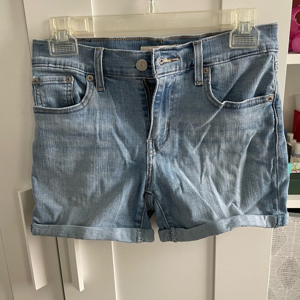 Levi’s Light Wash Mid Length Shorts